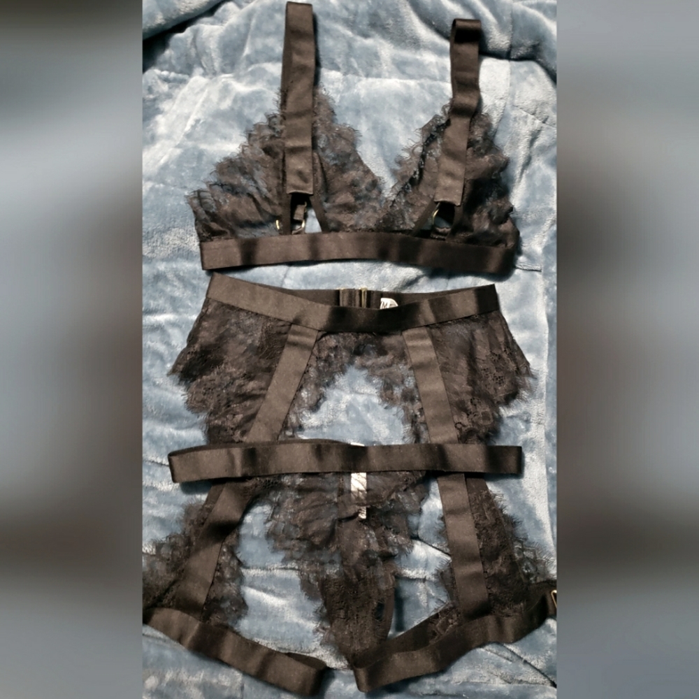 3 piece Chantilly lace lingerie set